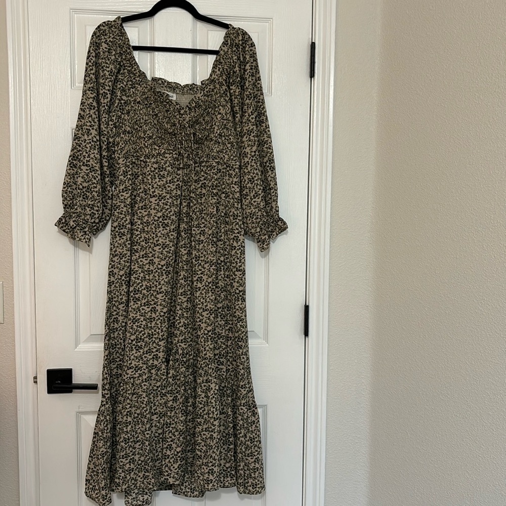 Cream Floral Ruffle Sweetheart Neck Maternity Midi Dress